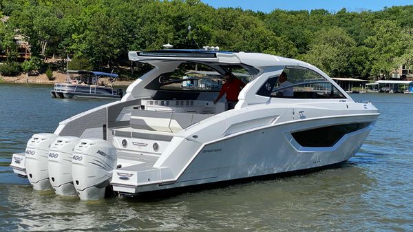 Cruisers Yachts 42 GLS Outboard