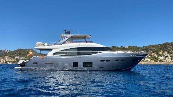 Princess Yachts P68 