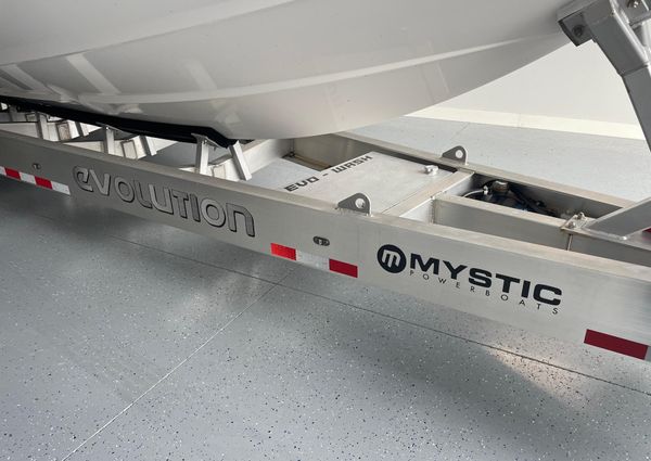 Mystic Powerboats M4200 image