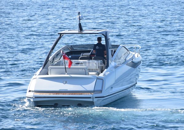 Fairline F-LINE-33 image