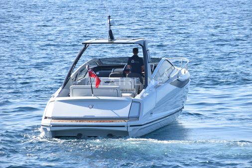 Fairline F-LINE-33 image