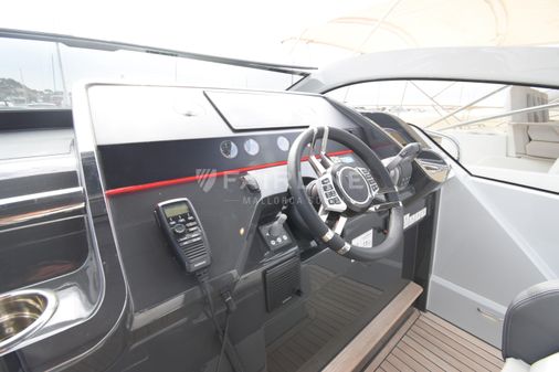 Fairline F-LINE-33 image