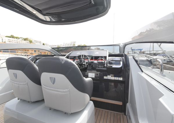 Fairline F-LINE-33 image