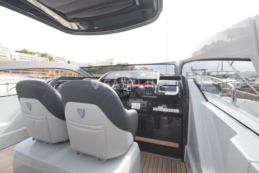 Fairline F-LINE-33 image