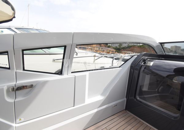 Fairline F-LINE-33 image