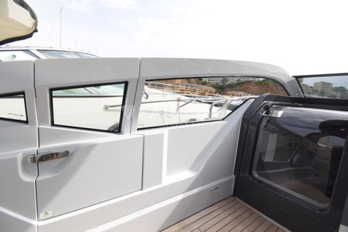 Fairline F-LINE-33 image