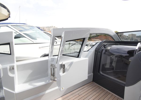 Fairline F-LINE-33 image