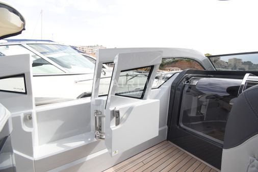 Fairline F-LINE-33 image