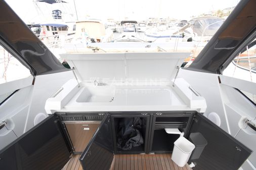 Fairline F-LINE-33 image