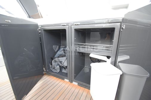 Fairline F-LINE-33 image