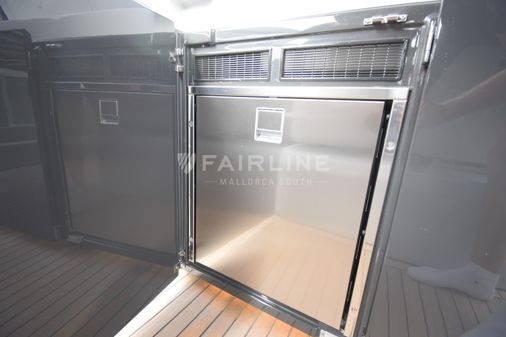 Fairline F-LINE-33 image