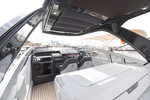 Fairline F-LINE-33 image