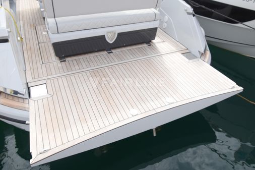 Fairline F-LINE-33 image