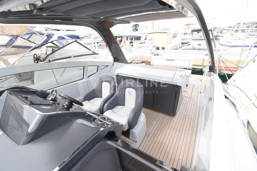 Fairline F-LINE-33 image