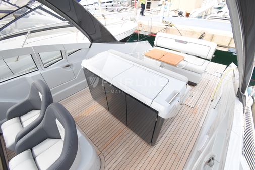 Fairline F-LINE-33 image