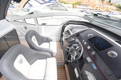 Fairline F-LINE-33 image