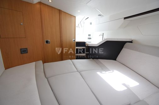 Fairline F-LINE-33 image