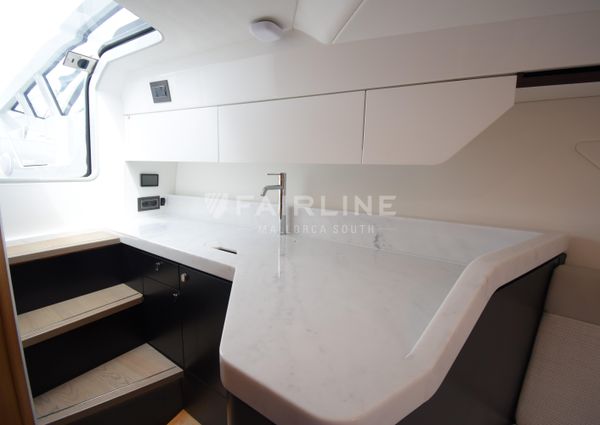 Fairline F-LINE-33 image