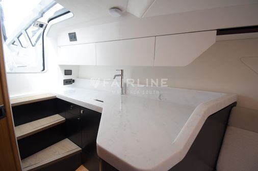 Fairline F-LINE-33 image