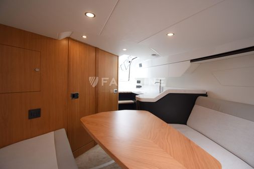 Fairline F-LINE-33 image