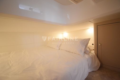 Fairline F-LINE-33 image