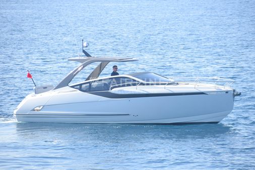 Fairline F-LINE-33 image