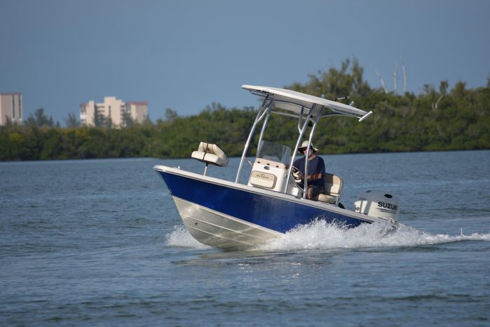 m2 motor yacht 21' catamaran with sg600 review stryker t