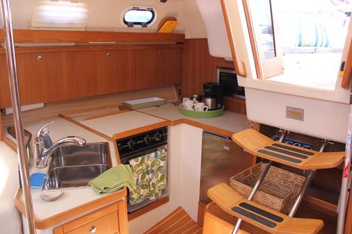 Catalina 375 image
