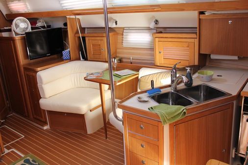 Catalina 375 image