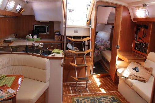 Catalina 375 image