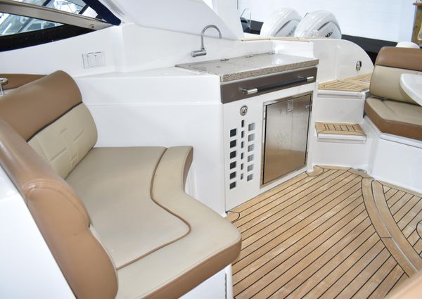 Sea Ray 350 SLX image