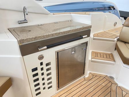 Sea Ray 350 SLX image