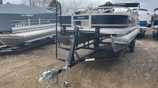 Sun Tracker Fishin' Barge 22 DLX 