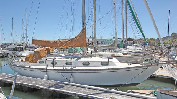 Cape Dory 330