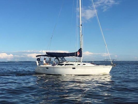 Catalina 320 - main image
