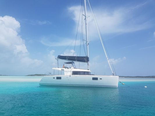 Lagoon 450 Flybridge - main image