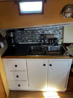 Bruce Roberts Custom Pilothouse image