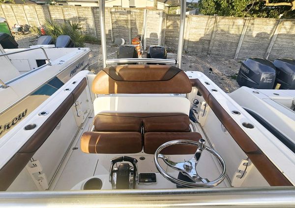 Boston-whaler 270-OUTRAGE image