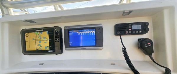 Boston-whaler 270-OUTRAGE image