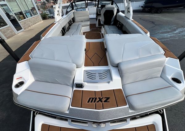 Malibu 24-MXZ image