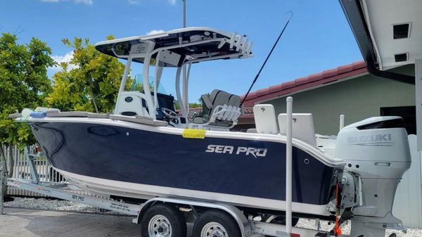 Sea Pro 239 Center Console 