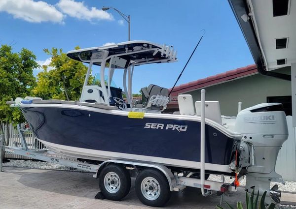 Sea-pro 239-CENTER-CONSOLE image