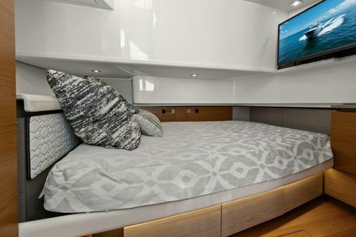 Tiara Yachts 38 LS image