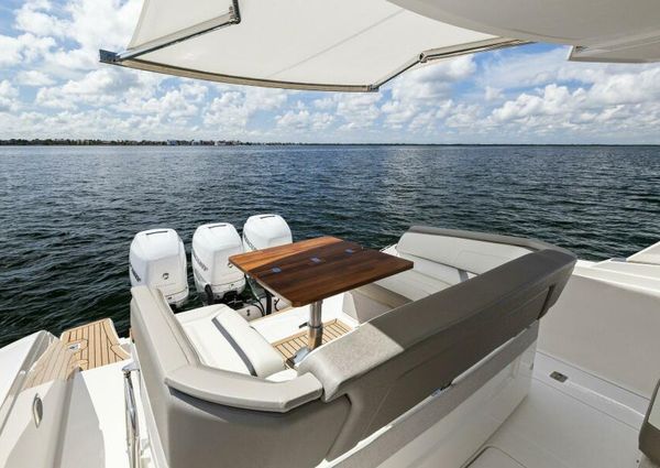 Tiara Yachts 38 LS image