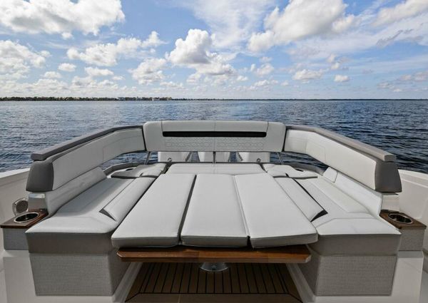 Tiara Yachts 38 LS image