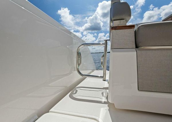 Tiara Yachts 38 LS image