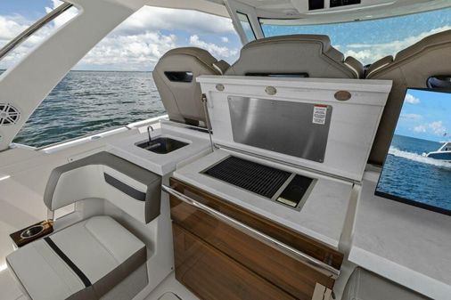 Tiara Yachts 38 LS image