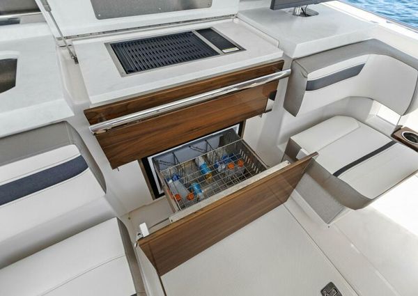 Tiara Yachts 38 LS image