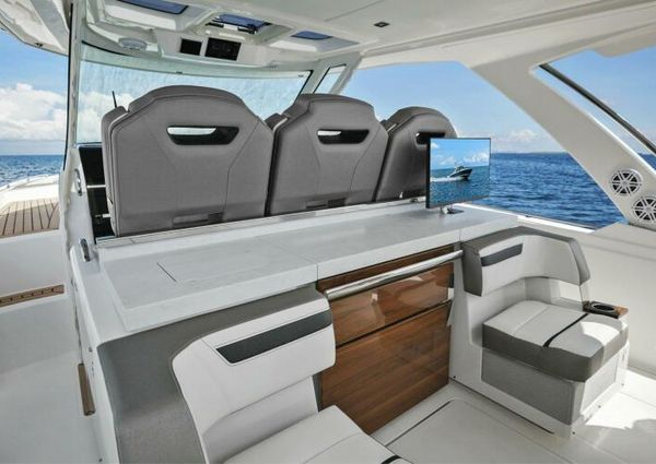 Tiara Yachts 38 LS image