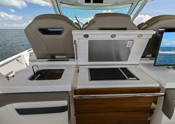 Tiara Yachts 38 LS image